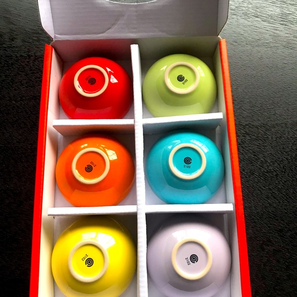 New in box Le Creuset pinch bowl set (6 bowls total; 2oz each), 6 iconic colors! - Picture 7 of 10